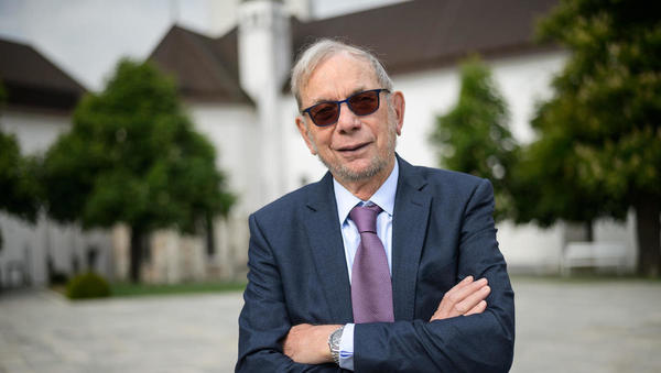 Predstavljamo izjemnega večernega gosta!